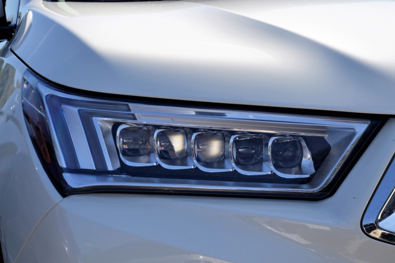 automobile-GILETTE-min_acura-headlamp-2834131